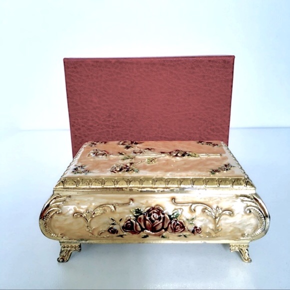 HOST PICK🌟NWT Vintage Metal Jewellery Box Europe Style - Picture 3 of 8